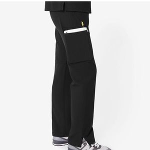 Figs Kade bottoms in black